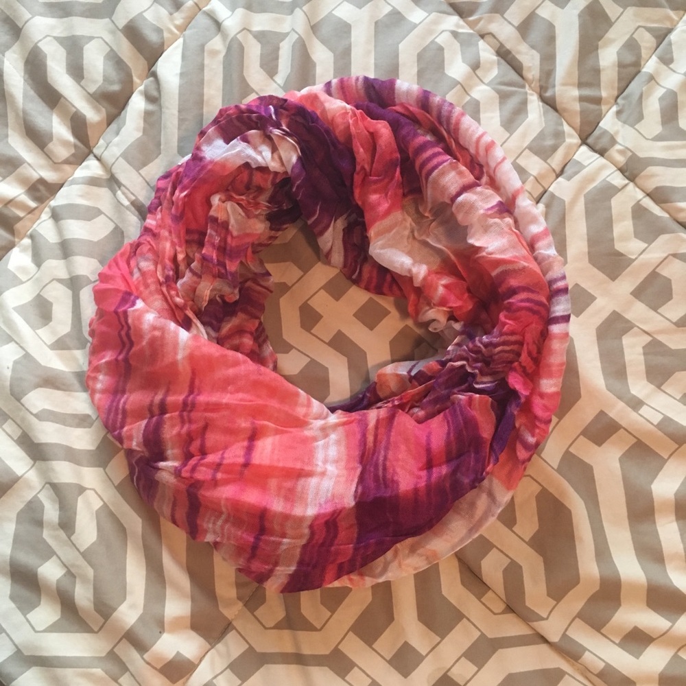 ⭐️SALE NWOT Multicolored Light Infinity Scarf